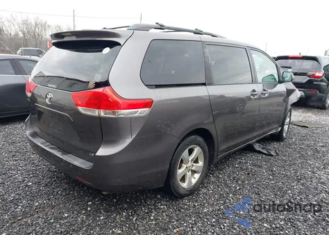 2012 Toyota Sienna Le V6 8 Passenger z USA, uszkodzony, nr VIN 5TDKK3DC9CS270970